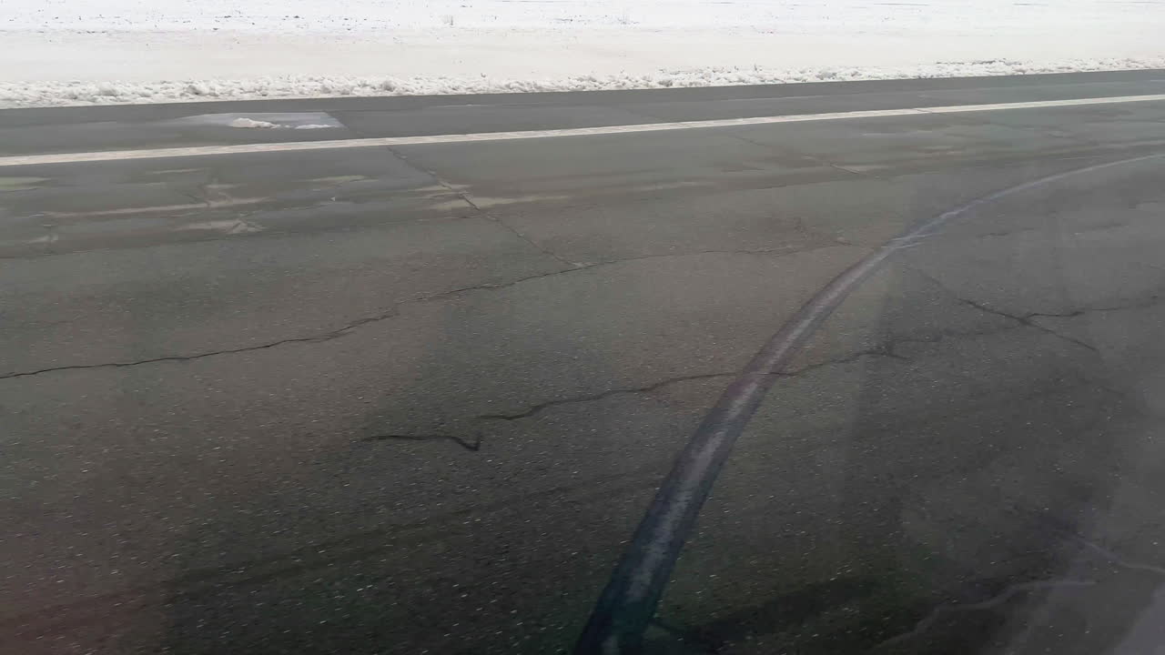 겨울에 공항 활주로