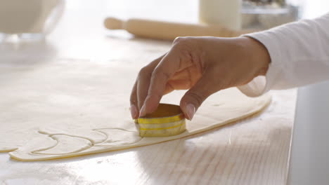 making crescent cookies