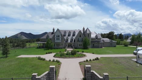 Beautiful-property-of-Greystone-Castle,-Colorado