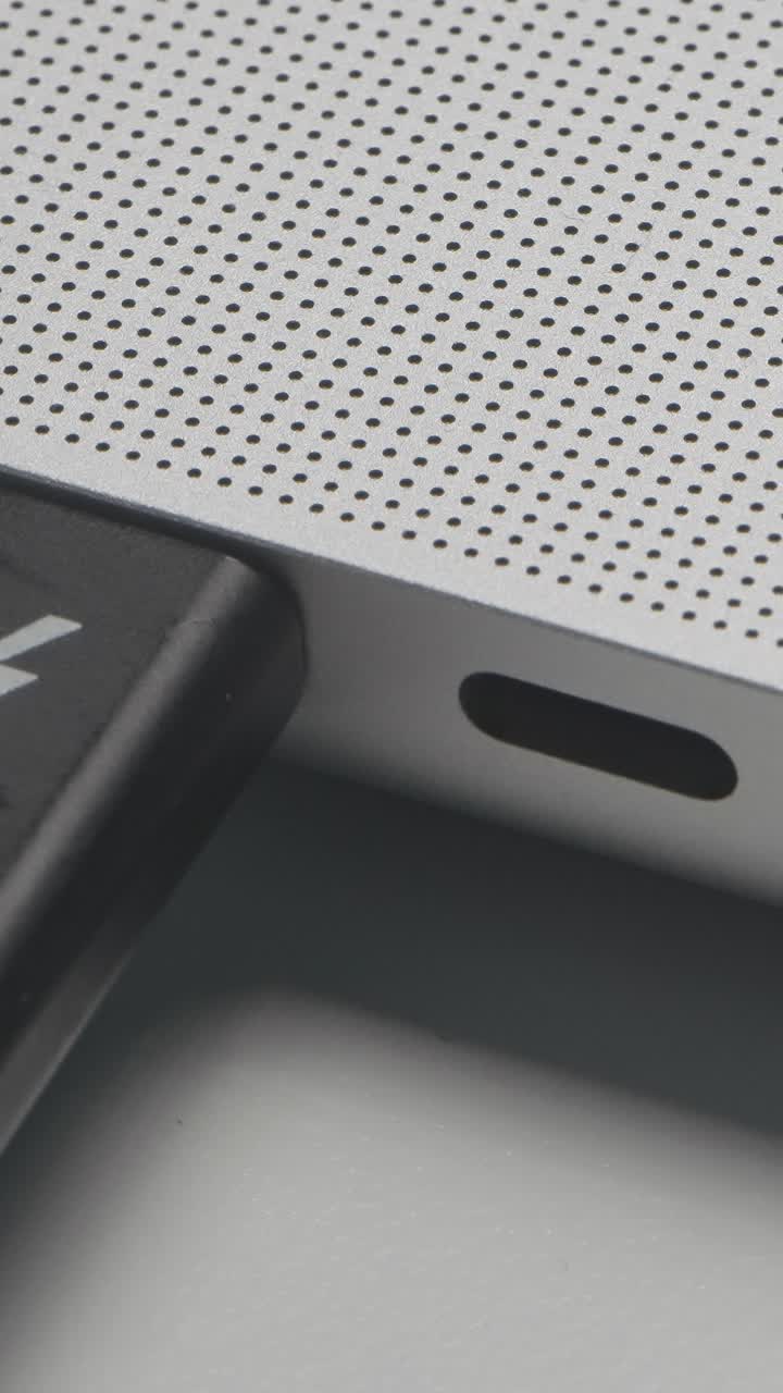 구이 린 금속 장치 표면의 클로즈업