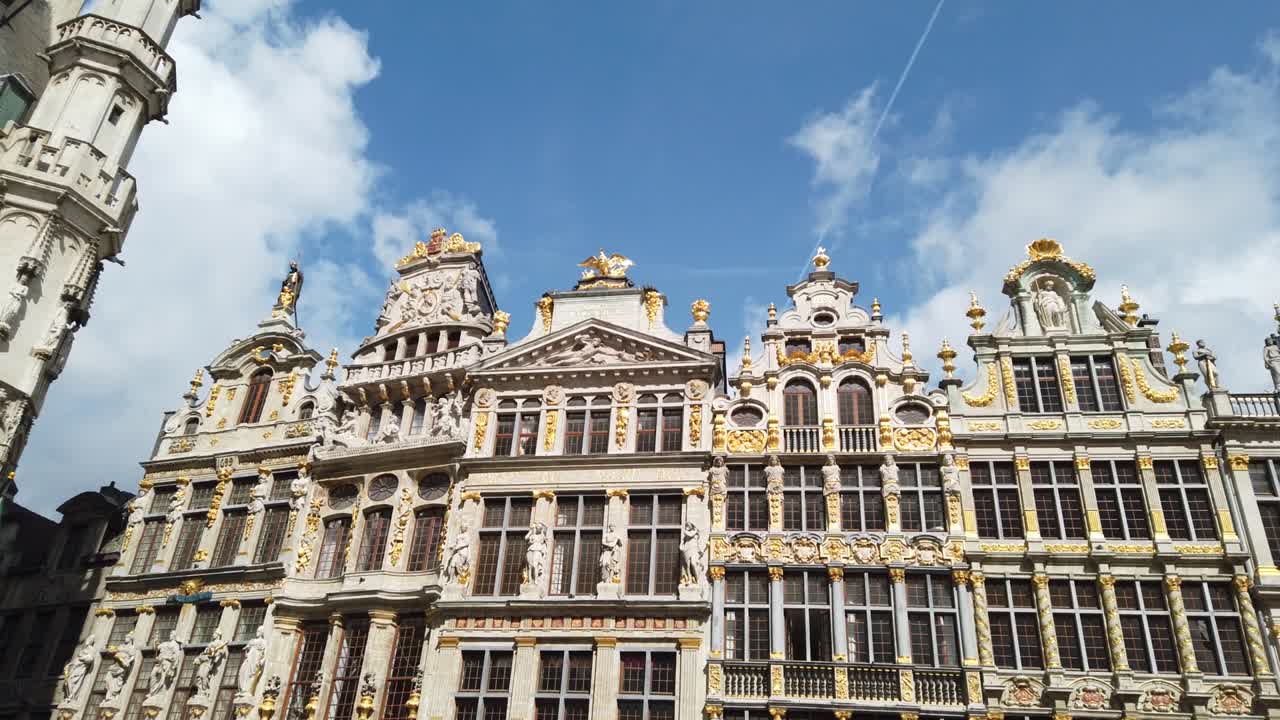 벨기에의 브셀의 그랜드 플레이스 (grand place of brussels) 와 그의 시청 (city hall) 과 그의 브셀 길드 (guild of brussels) 의 집.