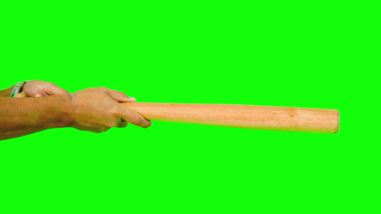 사람이 타격으로 야구를 치고 계속 뛰고 있습니다.