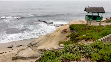 Explorando-La-Costa-De-La-Jolla,-Ca-En-Un-Día-Nublado