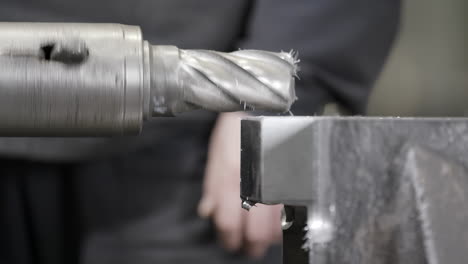 proceso de perforación de metales