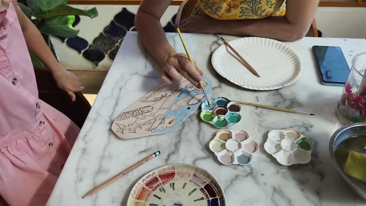 proyecto de arte cerámico de pintura de madre e hija