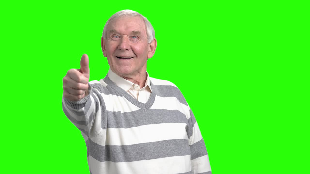 me alegro de que el abuelo muestre dos pulgares hacia arriba.