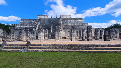 Templo-De-Los-Guerreros-En-El-Complejo-Chichén-Itzá,-Yucatán,-México.