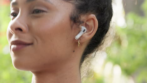 Woman-with-music-on-wireless-earphones-for-workout