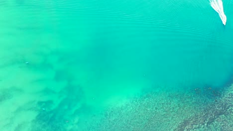 modern-yacht-sailing-in-the-calm-turquoise-sea