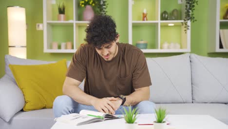 estudiante universitario que no quiere estudiar.