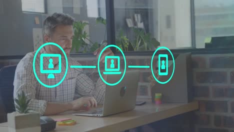 Animación-De-Iconos-Conectados-Con-Líneas-Sobre-Un-Hombre-Caucásico-Trabajando-En-Una-Computadora-Portátil