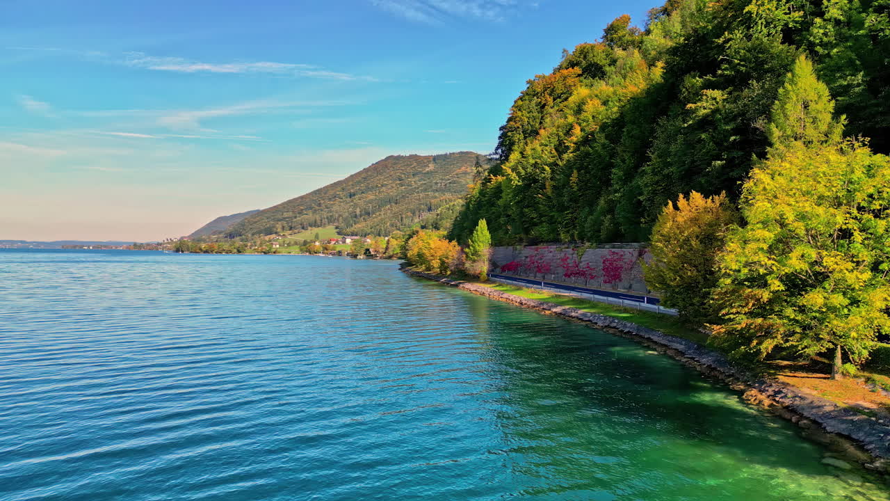 ⁇ 은 가을 날 에 호수 에 있는 해안 도로, 공중 전망
