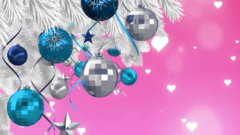 animación de bolas colgando en el árbol de navidad en fondo rosa con corazones