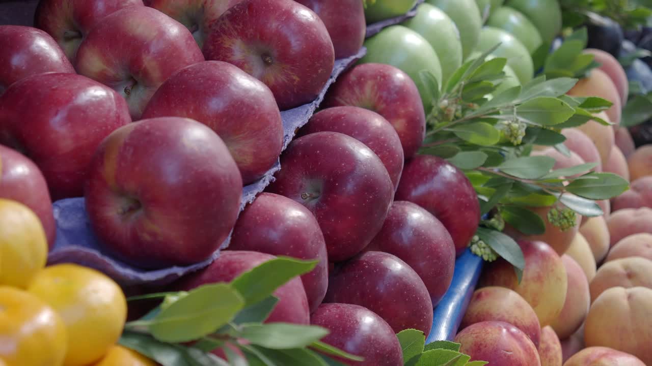 시장 에서 신선 한 과일 의 다채로운 전시