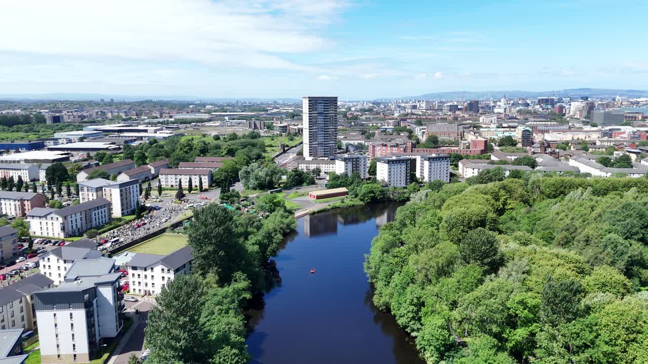 Luftfoto, boliger i Glasgow by, udvikling af lokalsamfund.