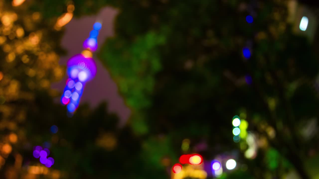 ночь освещенная шанхай знаменитая жемчужная восточная башня размытый вид на парк 4к временный лапс китай