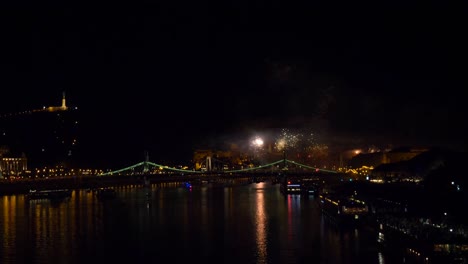 Fireworks-Over-The-City-of-Budapest-on-Chain-Bridge,-Danube-River,-Hungary,-20