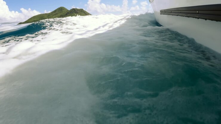 Seychelles, St Anne marine park, Boat breaking waves heading forward