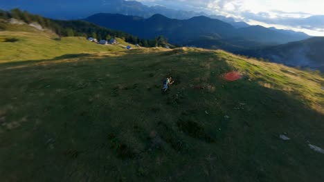 el metraje fpv fue filmado en la montaña eslovena.