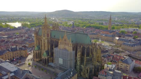 aerial arc shot going around gothic structure, metz cathedral in france