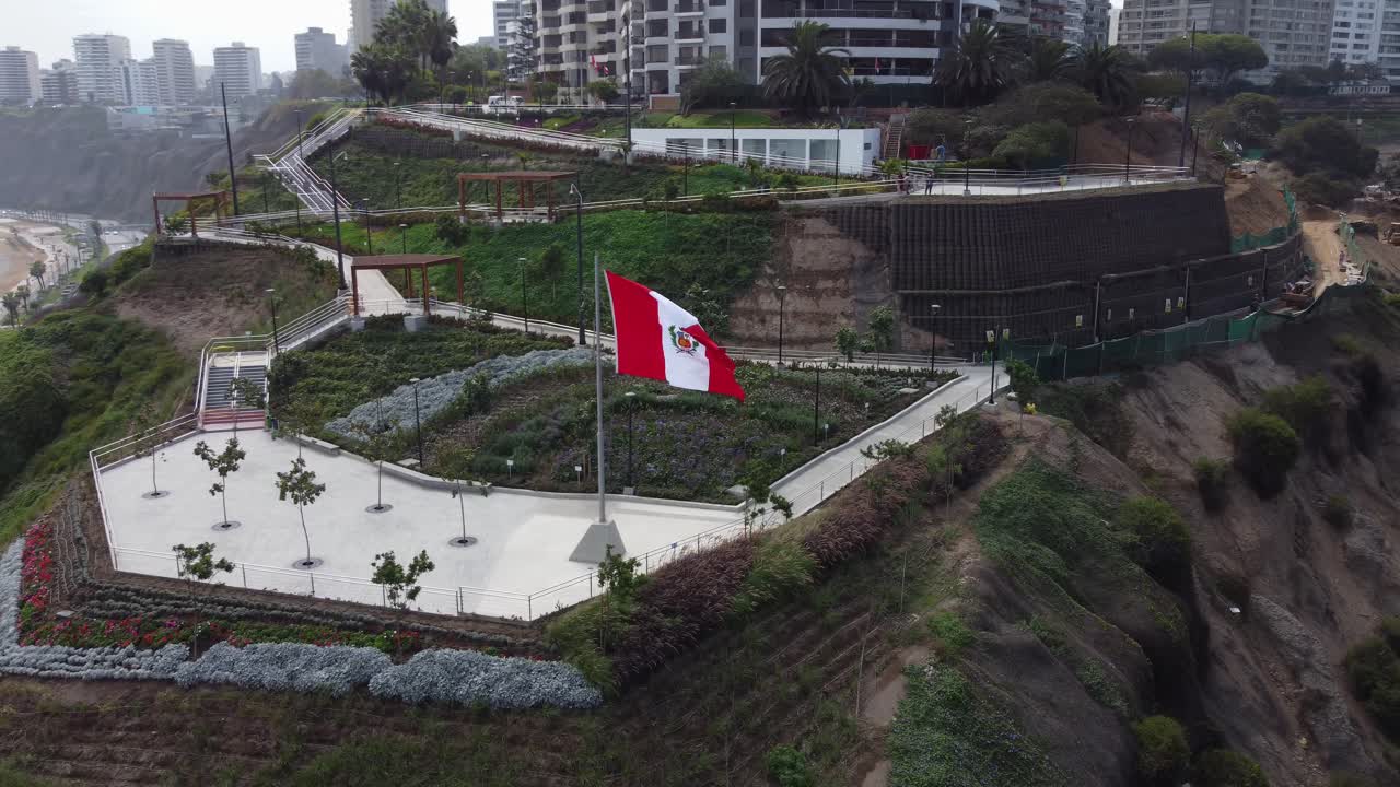 видео с беспилотника парка "parque bicentenario" в мирафлоресе, лима, перу