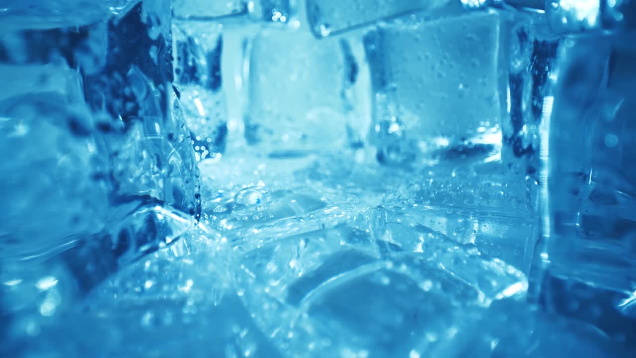 primer plano de cubitos de hielo, fondo abstracto.