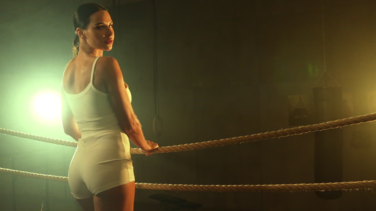 mujer boxeadora en el ring