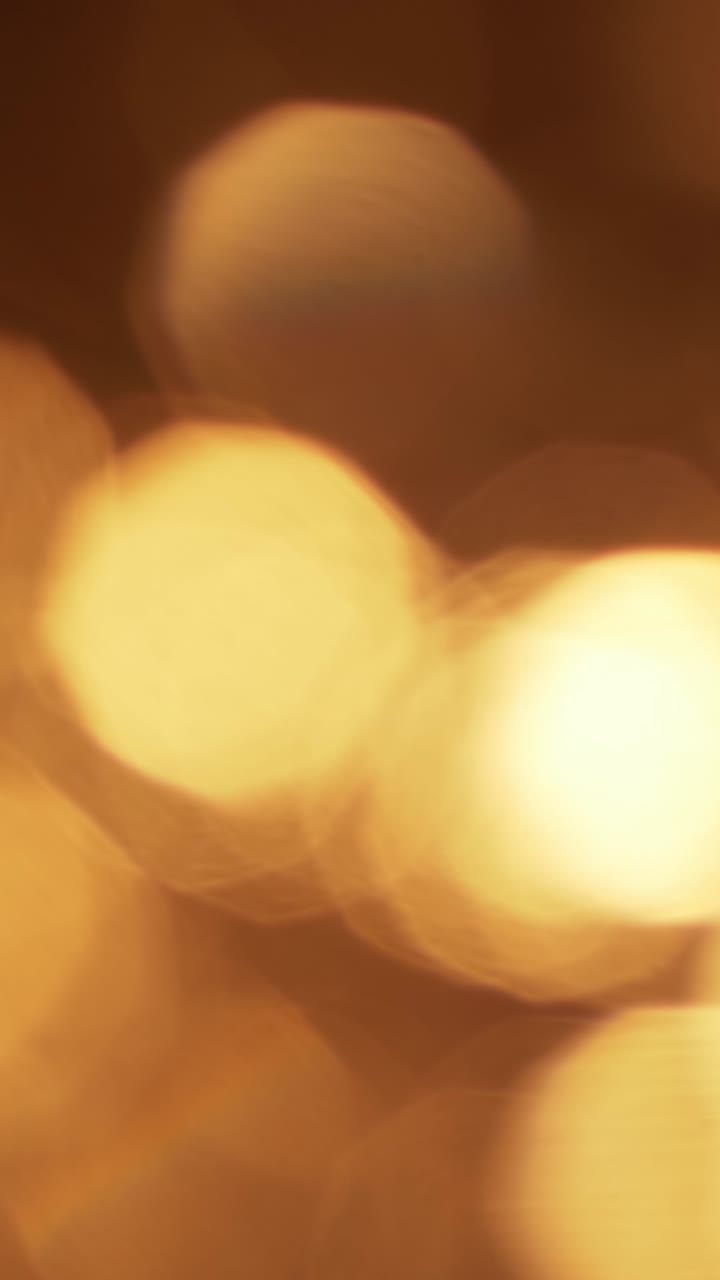Luci Bokeh Dorate Astratte in Transizione su Sfondo Scuro