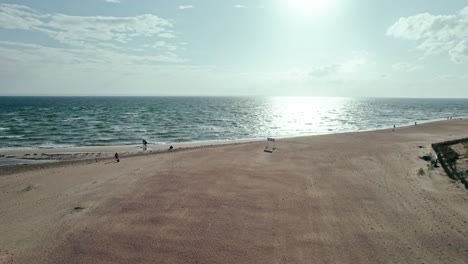 Sonne-über-Einem-Strand-Auf-Der-Halbinsel-Hel