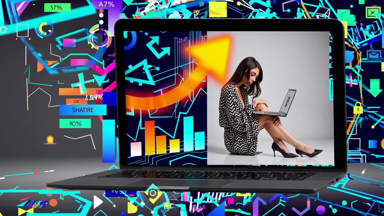 mujer trabajando en una computadora portátil con superposición gráfica de crecimiento