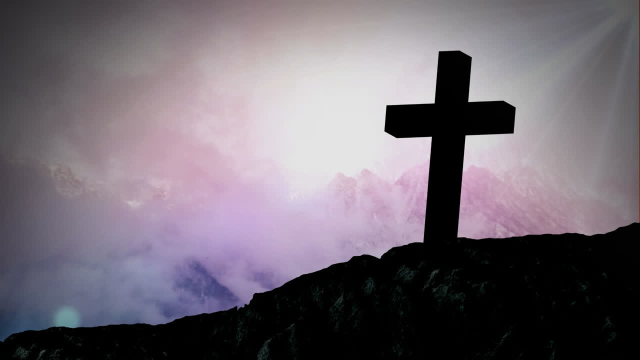 구름이 움직이고 하늘에 태양이 빛나는 크리스천 십자가의 실루 ⁇ 의 애니메이션