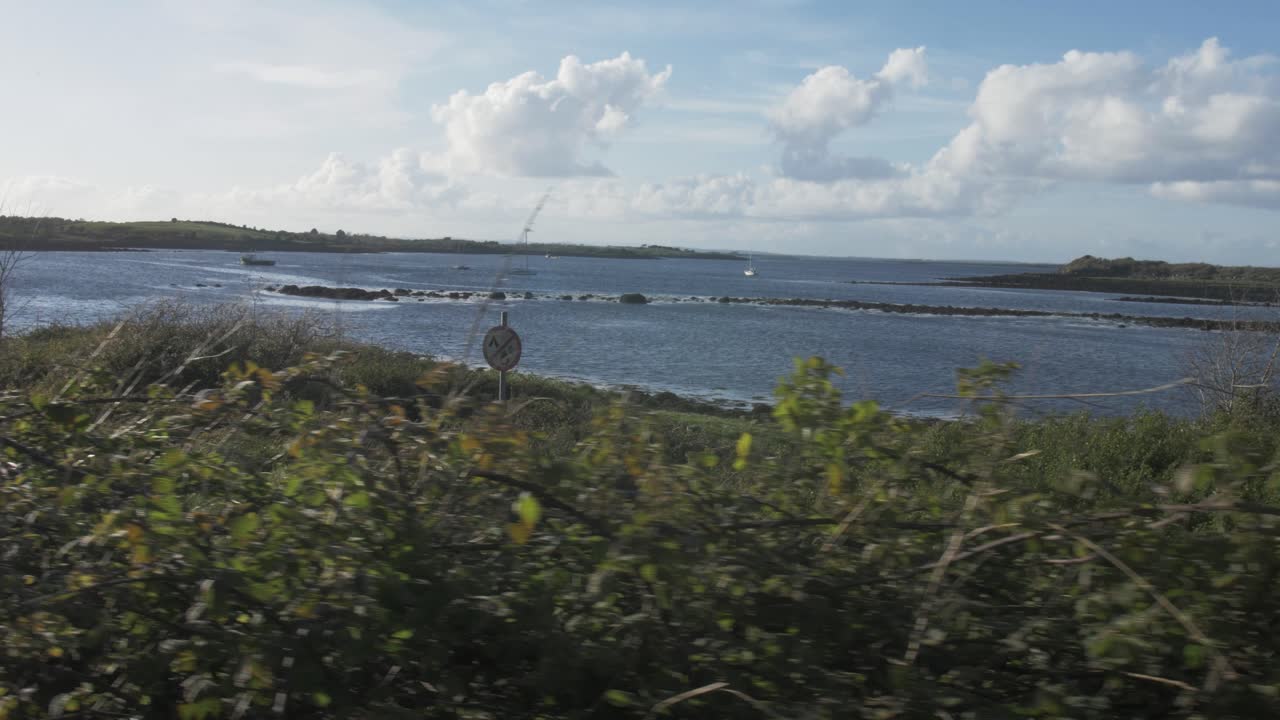 세일보트 와 함께 아일랜드 만 의 돌리  ⁇