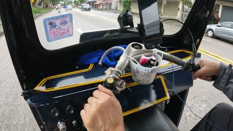andar en tuk tuk en tailandia