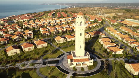 Vista-Circular-Aérea-De-Centara-Mirage-Resort-Con-Todas-Sus-Casas-Y-La-Torre-Central