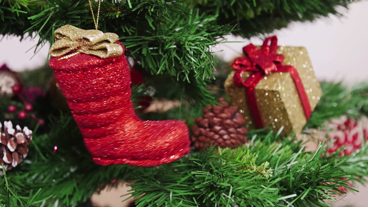 decoración del árbol de navidad bota roja