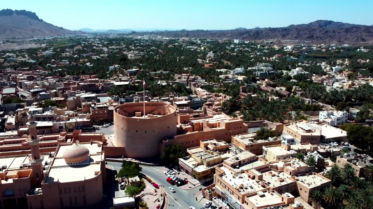 Aerial view of Nizwa Fort, Oman! This 17th-century fortress is a key architectural monument and former capital. Watch now!