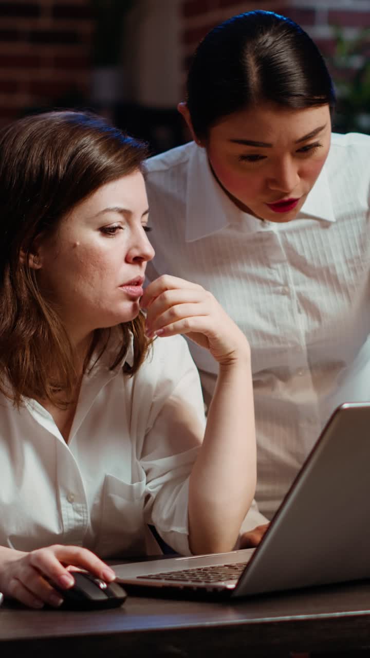 Vertical video Employee calling manager to her computer desk to ask for feedback on project