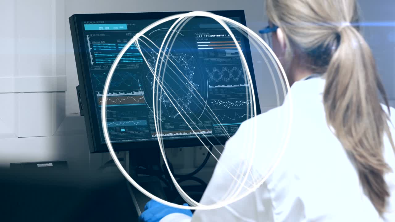 анимация кругов, вращающихся над женщиной-учёным с помощью компьютера