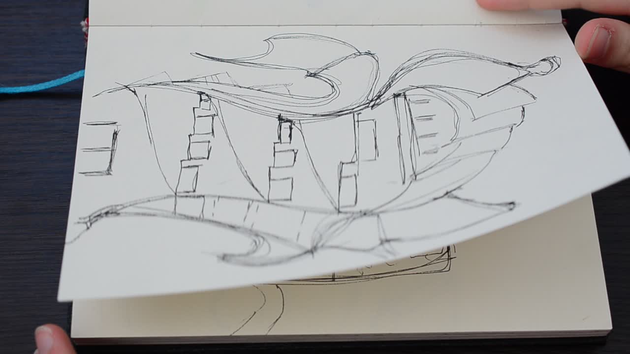 Sfogliare un quaderno da disegno con illustrazioni. Disegni e schizzi dell'artista
