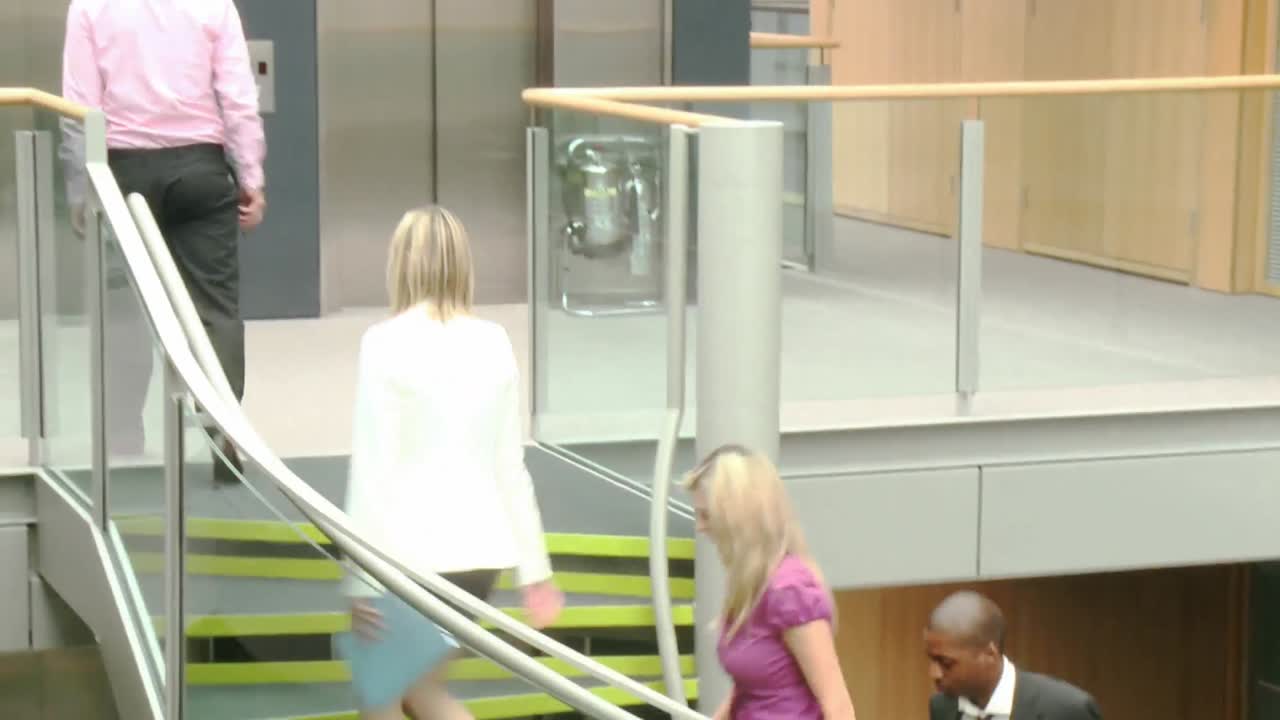 la squadra di affari sta andando di sopra.