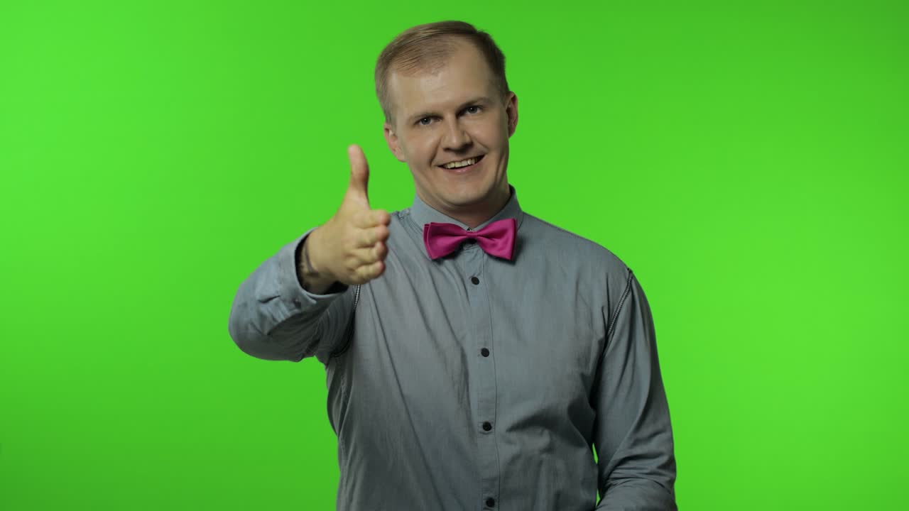 손을 잡고, 친절한 미소로 인사하고, 환영하고, 연대를 보여주고, 신뢰하는 개념