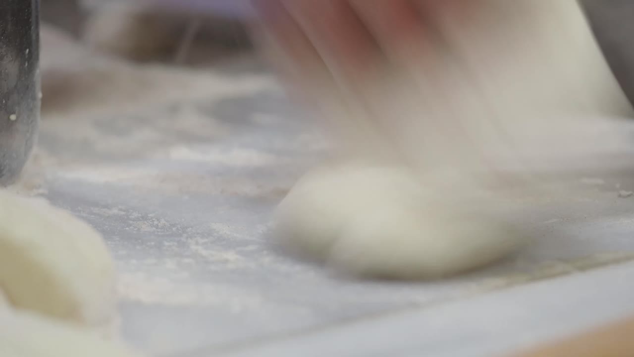 Preparing filled pastries