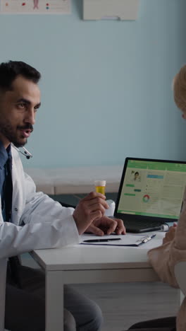 consulta del médico con el paciente