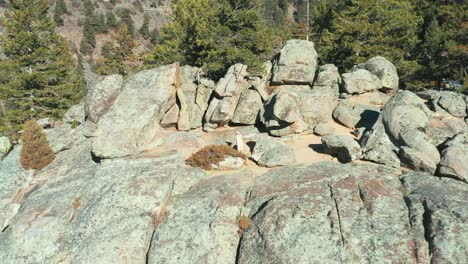 Vistas-Aéreas-De-Las-Montañas-Entre-Boulder-Y-Nederland-En-Colorado