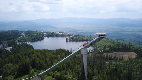 imágenes de strebske pleso en eslovaquia y salto de esquí