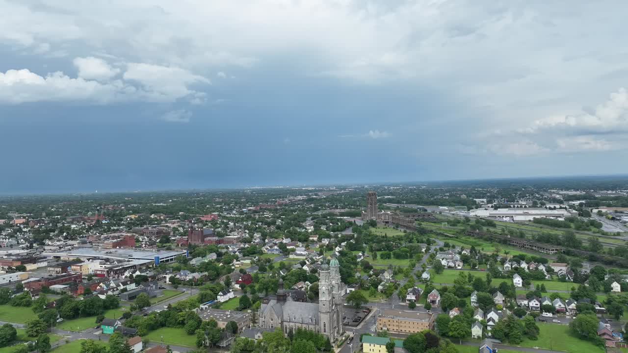 버팔로 (buffalo) 의 푸른 도시, 뉴욕의 공중 전망, 멀리 있는 폭풍 구름