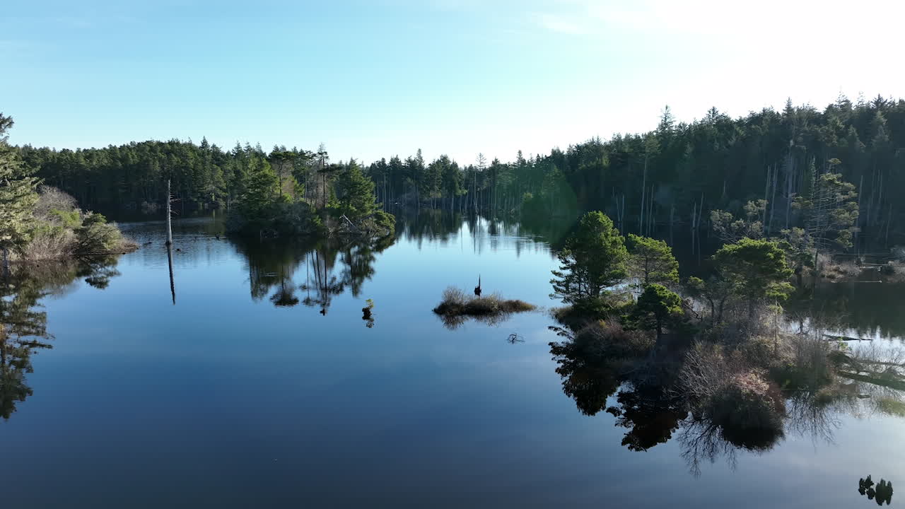 Filmet i Coos Bay, Oregon ved Empire Lakes med en Mavic 3 drone