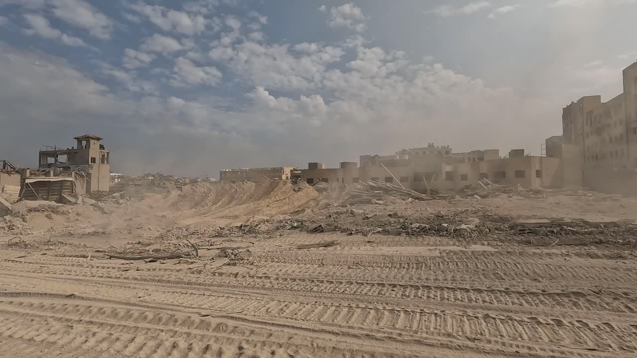 Città devastata: conseguenze di guerra o demolizione
