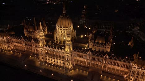 Aerial-Pullback-Reveals-Hungarian-Parliament-Building,-Budapest.-Night