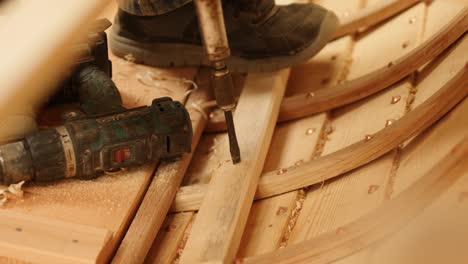 securing floor stringer in wood boat construction